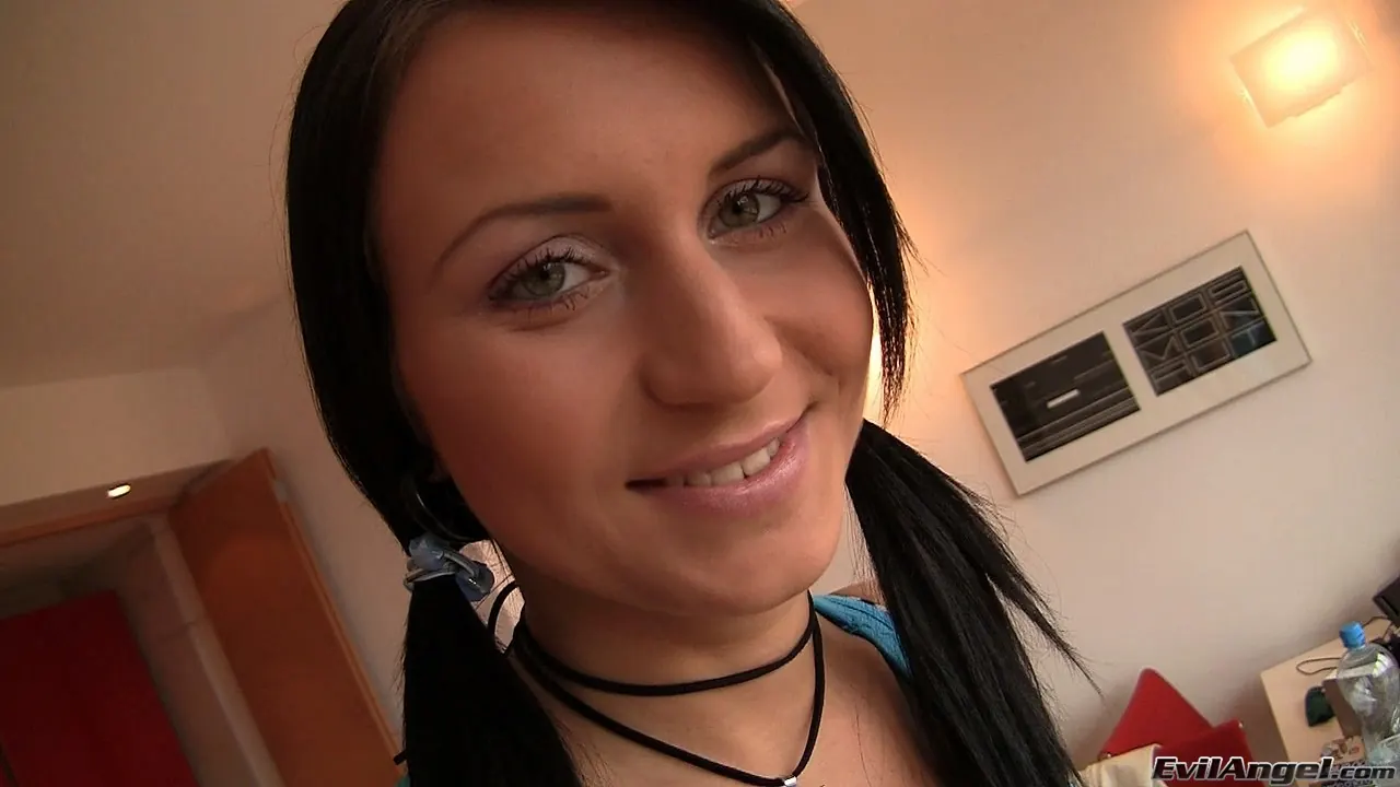 Adriana H - Punto de vista 3 de Rocco | Picture (2)