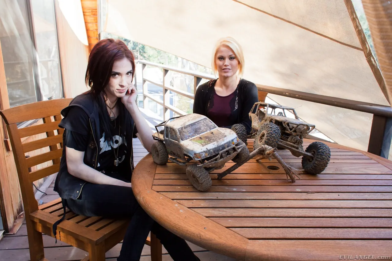 Ash Hollywood - Girls Will Be Boys | Picture (1)