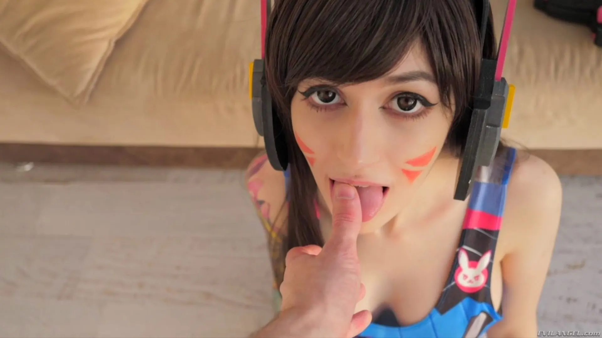 Purple Bitch - Creampie anal para dva | Picture (1)
